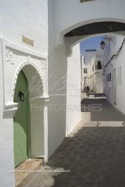 Image du Maroc Professionnelle de  Vue d'une rue de la kasbah d’Asilah, ville au nord-ouest du Maroc à 40 km au sud de Tanger, ancienne fortification Portugaise  construite XVIe siècle, Jeudi 5 Juillet 2012. (Photo / Abdeljalil Bounhar)
